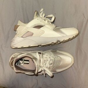 nike women’s air huarache sail fossil stone